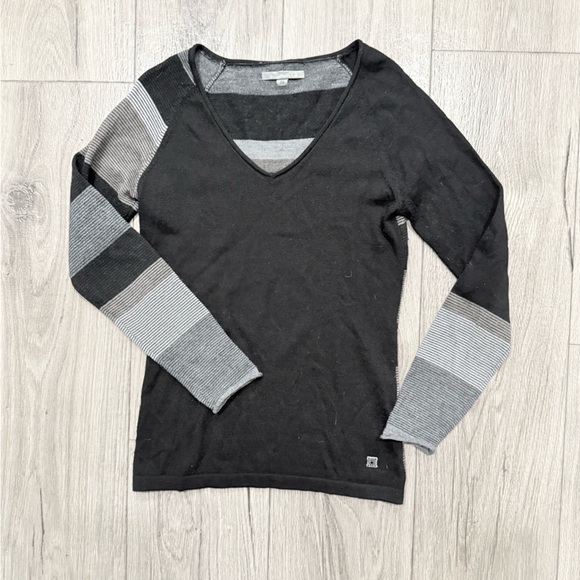 Women’s XS V-Neck Smartwool Sweater - Picture 9 of 11